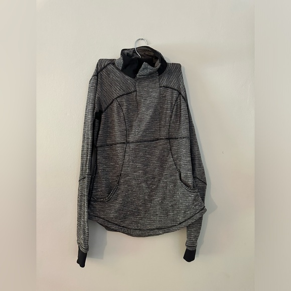 Lululemon jacket/ sweater grey WITH POCKETS/ SIZE 8 - Picture 4 of 7